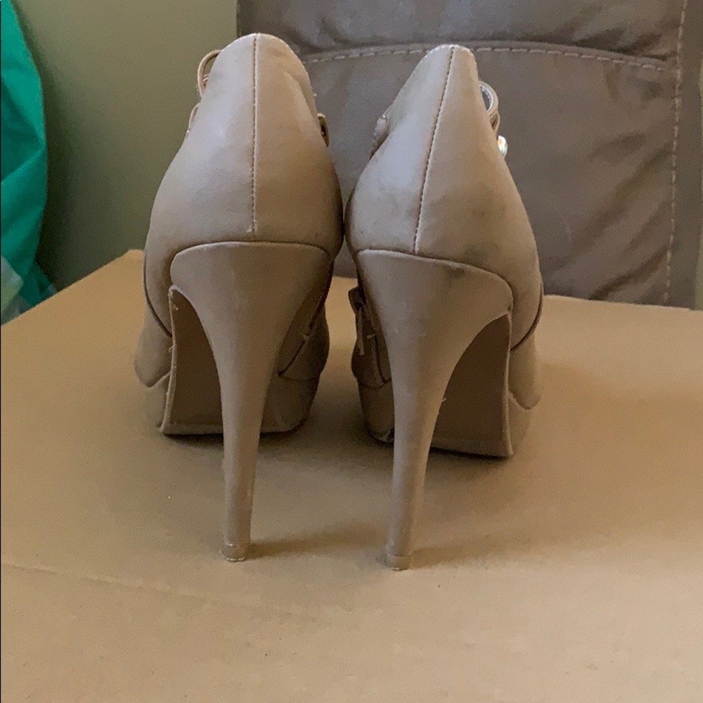 Shoes - Picture 4 of 5